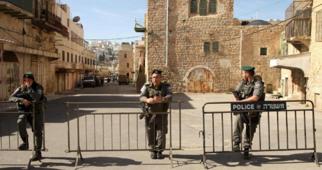 حماس تحذر من منع وصول المصلين إلى 'الأقصى' و'الإبراهيمي'