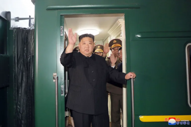 زعيم كوريا الشمالية يصل روسيا