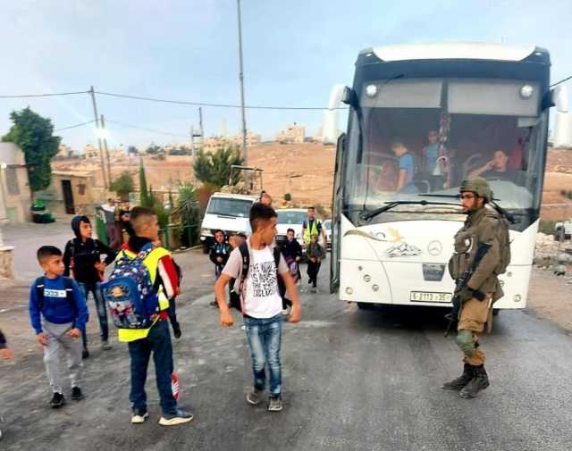 الاحتلال يعرقل وصول المعلمين والطلبة إلى 27 مدرسة شرق يطا