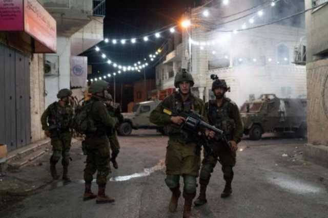 الاحتلال يعتقل 10 مواطنين بعملية عسكرية كبيرة على طولكرم