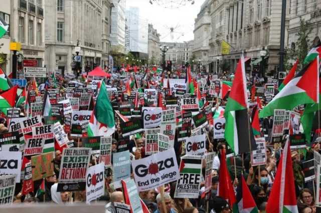 غارديان: كيف ينظر الشباب في بريطانيا للمجزرة الجارية في غزة؟