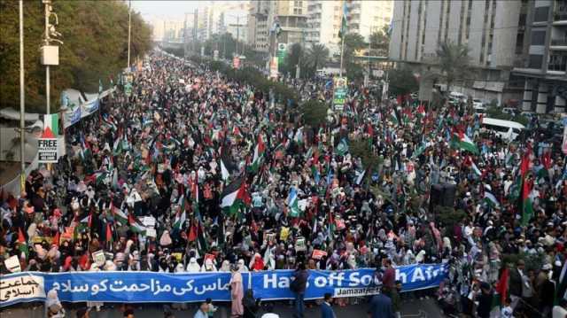 الآلاف في باكستان يتضامنون مع فلسطين