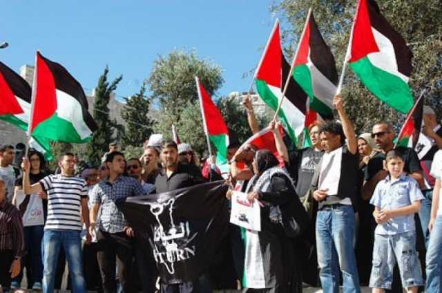 طلاب فلسطينيون يتظاهرون داخل الجامعة العبرية بالقدس نصرة لغزة