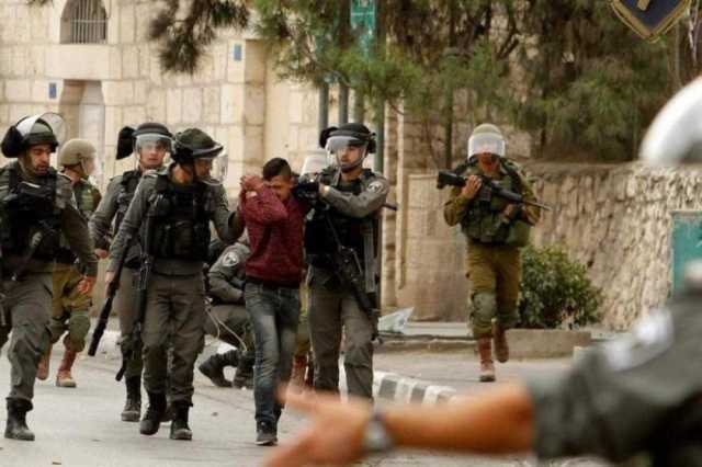 الاحتلال يعتقل 18 مواطنًا من الخليل