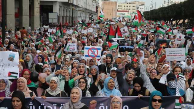  آلاف المغاربة يطالبون بوقف الحرب الإسرائيلية على غزة