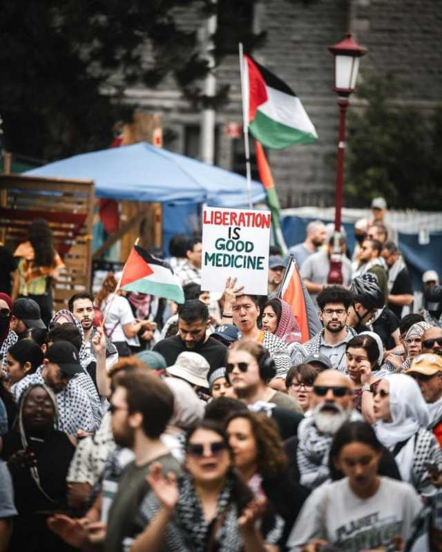 القضاء الكندي يسمح بفض مخيم مؤيد للفلسطينيين بجامعة تورونتو