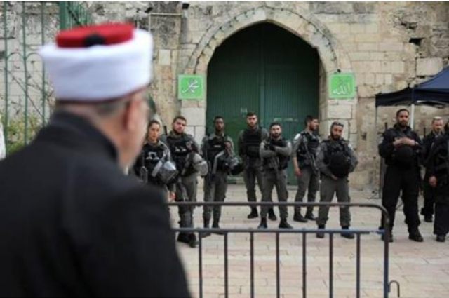 مجلس الأوقاف يستنكر منع الاحتلال المصلين من دخول المسجد الأقصى