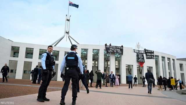 متظاهرون رافضون للعدوان على غزة يعتلون مبنى البرلمان الأسترالي
