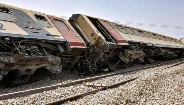 مصرع العشرات في باكستان إثر خروج قطار عن مساره