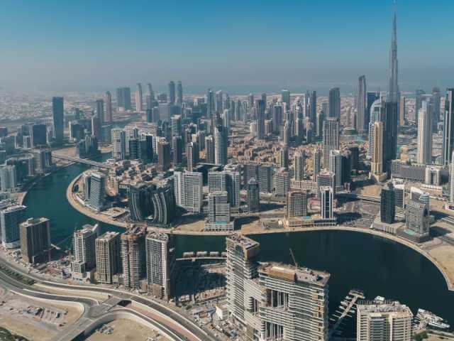 “بن غاطي” توسع محفظة أراضيها بشراء أرض بالخليج التجاري في دبي بـ365 مليون درهم