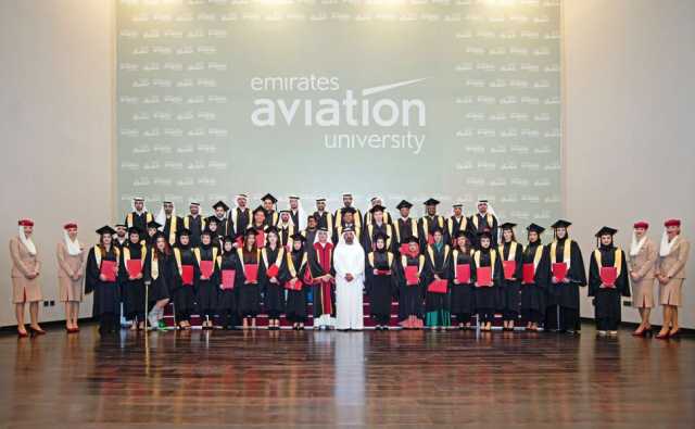 جامعة الإمارات للطيران تكرم 302 من قادة المستقبل