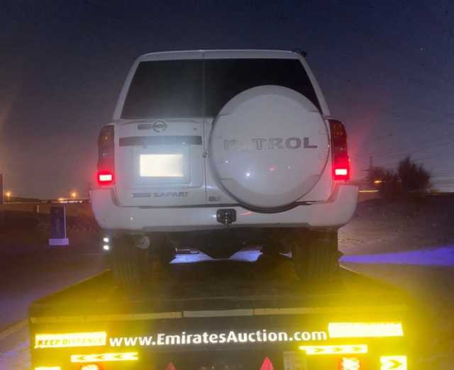 شرطة دبي تَحجز مركبة ودراجة نارية استعرض سائقها في مناطق تخييم العائلات بالروية