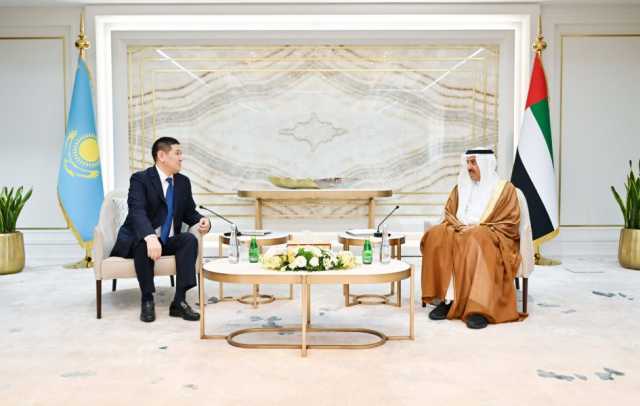 صقر غباش يبحث تعزيز علاقات التعاون مع سفيري كازاخستان واليونان