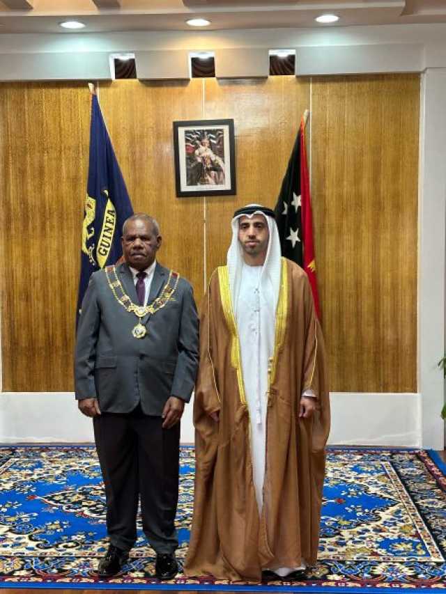 سفير الإمارات غير المقيم يقدم أوراق اعتماده إلى حاكم عام بابوا غينيا الجديدة