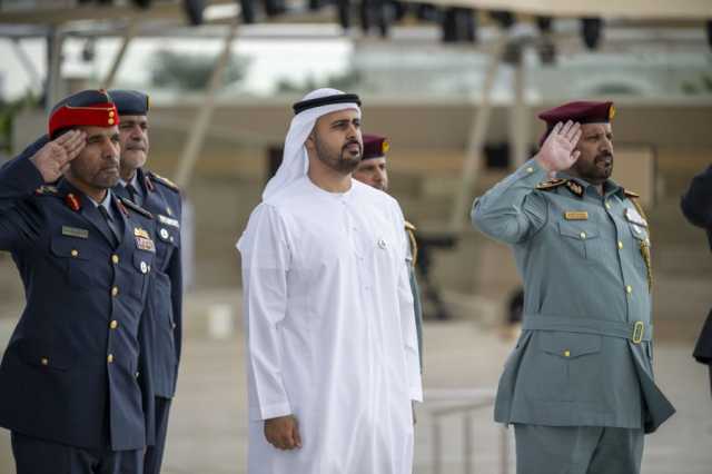 ذياب بن محمد بن زايد يشارك في وقفة الدعاء الصامت بواحة الكرامة احتفاء بيوم الشهيد