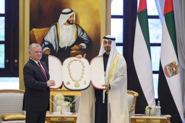 رئيس الدولة يمنح ملك الأردن “وسام زايد”