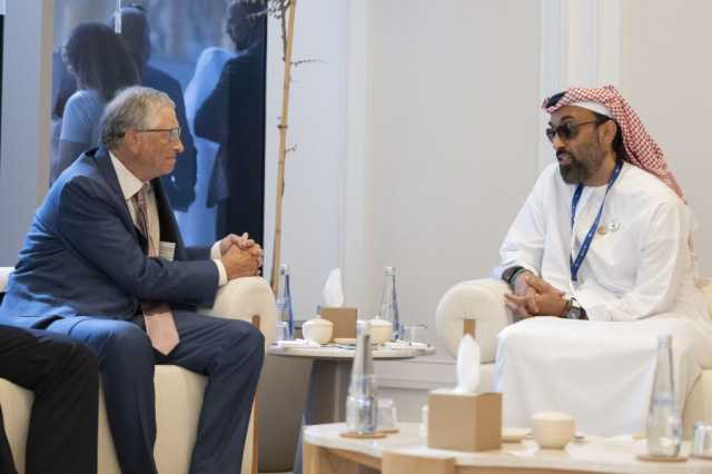 طحنون بن زايد يلتقي بيل غيتس على هامش أعمال COP28 في مدينة إكسبو دبي