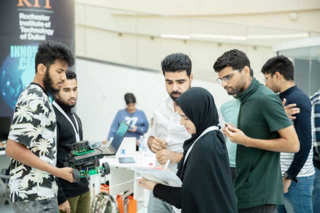 61 فريقاً من 14 جامعة وطنية وعالمية بالدورة الثانية من مسابقة الإمارات للروبوتات