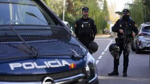 فيديو: إسبانيا تفكك شبكة لتهريب مهاجرين سوريين في ثلاث قارات وتعتقل 19 شخصا