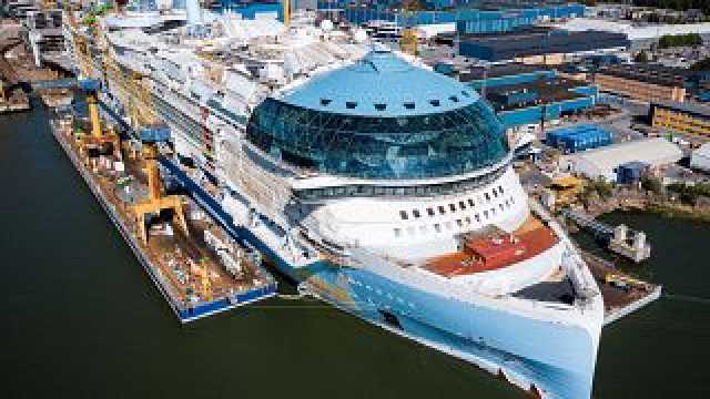 شاهد: أيقونة البحار وأكبر من سفينة تايتنك بخمس مرات تستعد للإتطلاق في رحلتها الأولى من فنلندا
