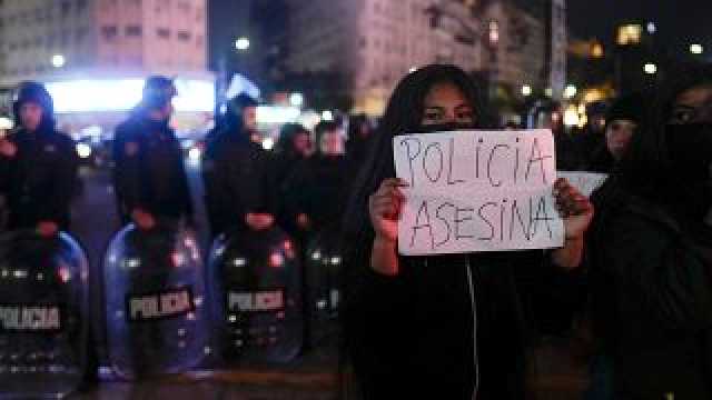 شاهد: غضب في الأرجنتين بعد وفاة متظاهر أثناء اعتقاله من قبل الشرطة