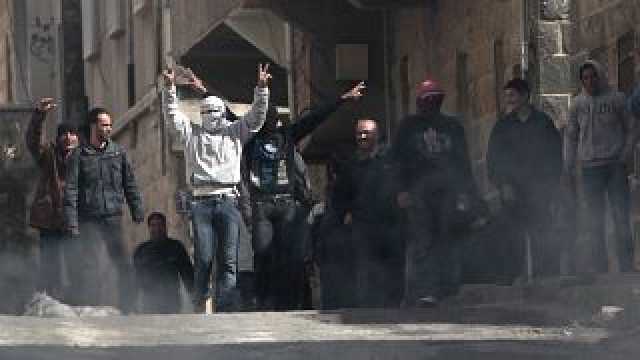 شاهد: سوريّون يتظاهرون تنديداً بالأوضاع المعيشية في مناطق سيطرة النظام في جنوب سوريا