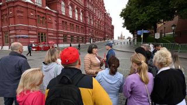 أثناء جولة سياحية.. شبكة مجاري موسكو تبتلع أشخاصا بعد هطول أمطار غزيرة