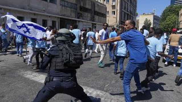 تل أبيب: عشرات الإصابات في اشتباكات بين طالبي لجوء إريتريين والشرطة الإسرائيلية