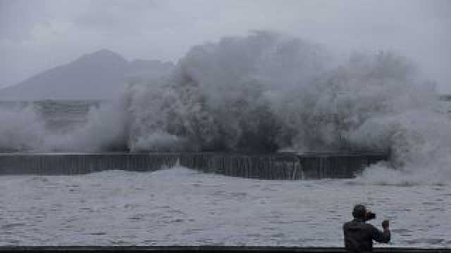 شاهد: إعصار هايكوي يصل اليابسة في تايوان وإجلاء الآلاف وإلغاء مئات الرحلات الجوية