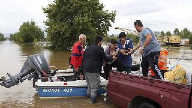 ضحايا فيضانات اليونان في ارتفاع.. عمليات البحث تتواصل وإنقاذ أكثر من 800 شخص