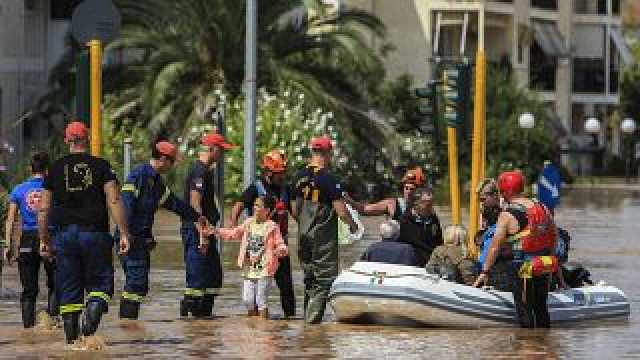 إرتفاع حصيلة الفيضانات في اليونان إلى 15 قتيلا