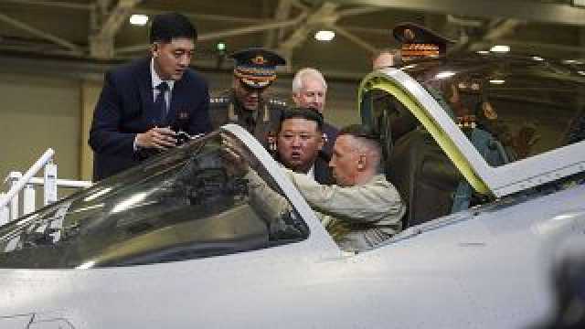 شاهد.. كيم جونغ أون وجولةٌ في مصنع للطيران بأقصى الشرق الروسي