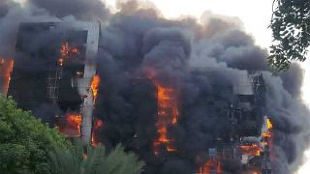 أبراج تحترق في العاصمة السودانية الخرطوم وسط احتدام المعارك