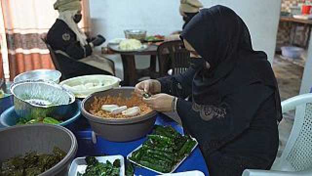 شاهد: مطعم في الموصل يساعد العراقيات الأرامل على توفير استقلاليتهن
