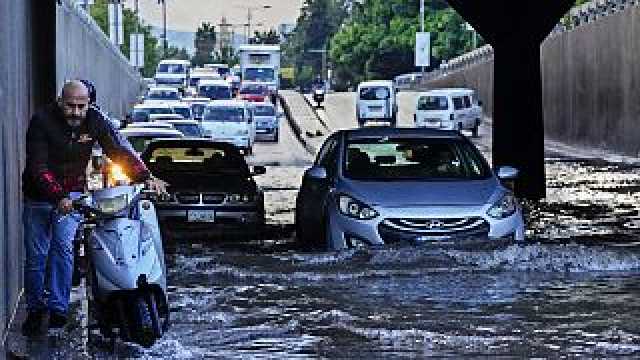 بالصور والفيديوهات... مياه الأمطار تغمر شوارغ بيروت