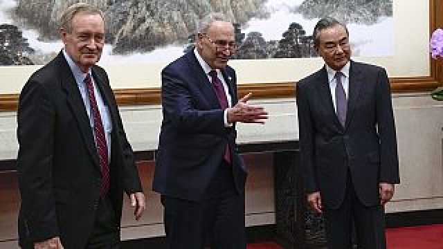 وفد من مجلس الشيوخ الأميركي يجتمع مع وزير الخارجية الصيني في بكين