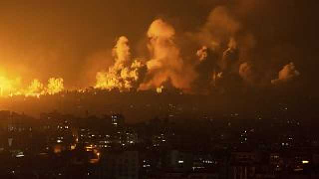 شاهد: قطاع غزة يتعرض إلى قصف إسرائيلي مكثف بالطائرات والمدافع