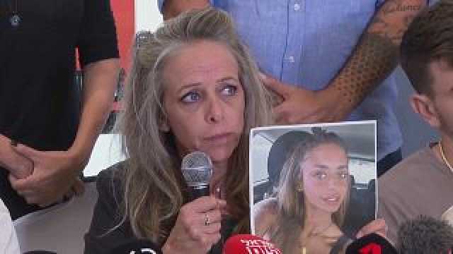 والدة رهينة فرنسية إسرائيلية تدعو 'زعماء العالم إلى إطلاق سراح ابنتها'