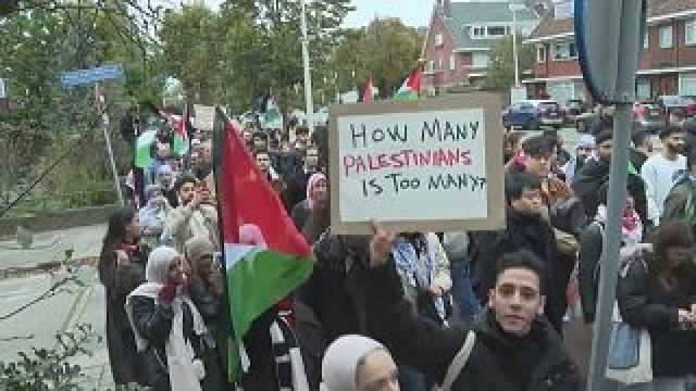 احتجاج خارج المحكمة الجنائية الدولية في لاهاي دعما للفلسطينيين