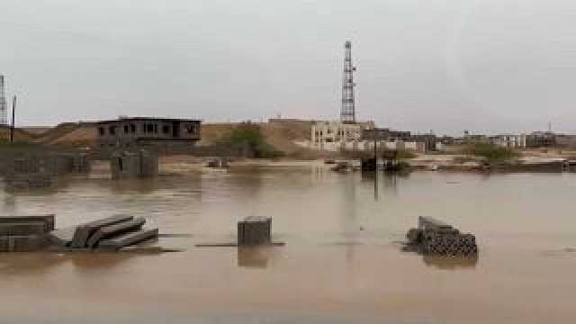 فيديو: قتيلان و10 آلاف نازح اثر إعصار مداري في اليمن