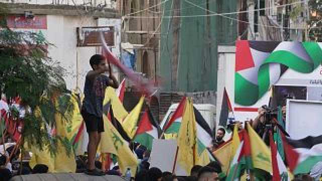 حزب الله يشيع قتلاه في مراسم شعبية.. وتحركات في بيروت تضامنًا مع الفلسطينيين