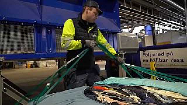 لمواجهة التلوث الناجم عن صناعة المنسوجات.. السويد تطور ابتكارات لإعادة تدوير الألبسة