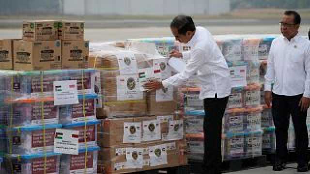شاهد: إندونيسيا ترسل 51.5 طن من المساعدات الغذائية والطبية لغزة