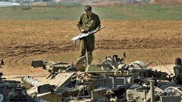 شاهد: مقاطع نشرها الجيش الإسرائيلي يقول إنها تظهر قتالا مع عناصر حماس ومداهمات لمواقعهم في غزة