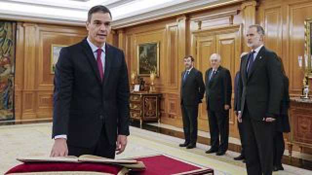 بيدرو سانشيز يؤدي اليمين رئيسا لوزراء إسبانيا أمام ملك البلاد.. والمعارضة تواصل التظاهر