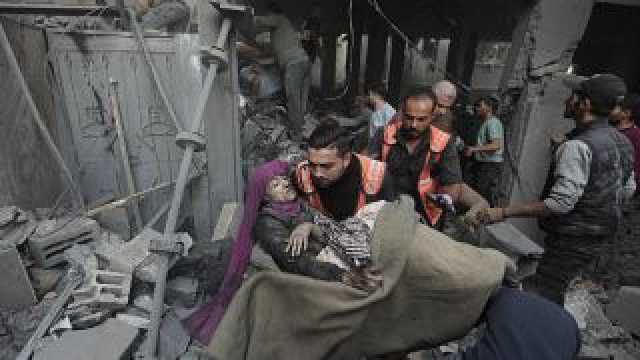 إسرائيل توسع توغلها بغزة والضفة تشتعل.. وكشف معلومات عن قصف المستوطنين في حفل 7 أكتوبر