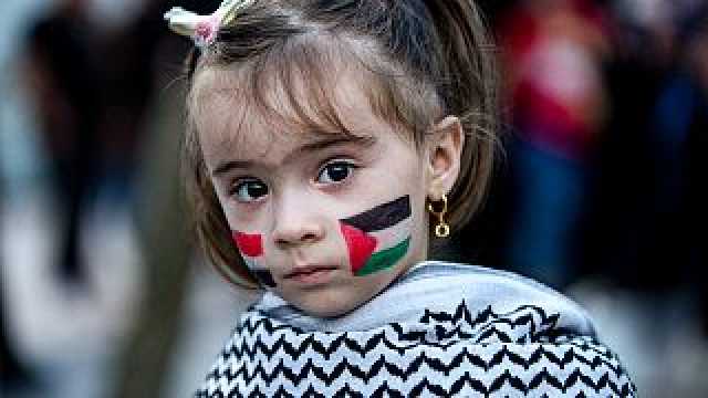 عراقيون يحيون أربعينية آلاف الأطفال الفلسطينيين الذين أزهقت أرواحهم بسبب القصف الإسرائيلي على غزة