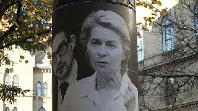 حملة دعائية في المجر مناهضة لرئيسة المفوضية الأوروبية وعائلة سوروس الثرية