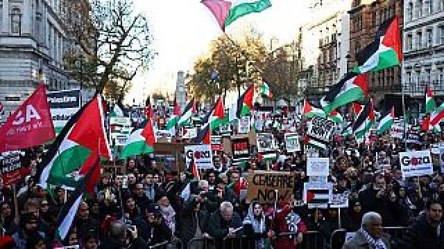 شاهد: مظاهرات حاشدة دعمًا للفلسطينيين في بريطانيا