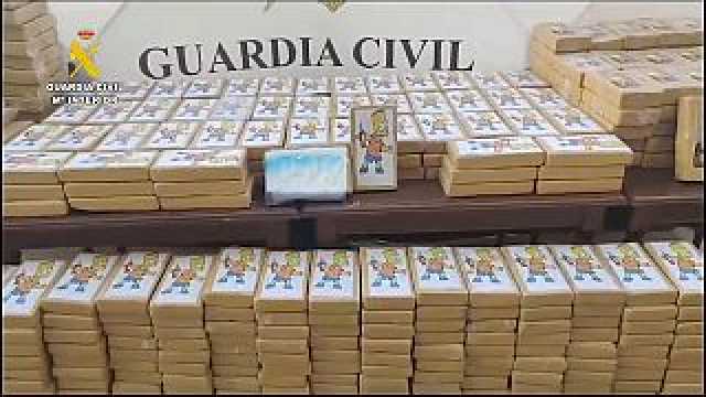 شاهد: مخبأة في حاويات.. الشرطة الإسبانية تصادر 600 كيلوغرام من الكوكايين